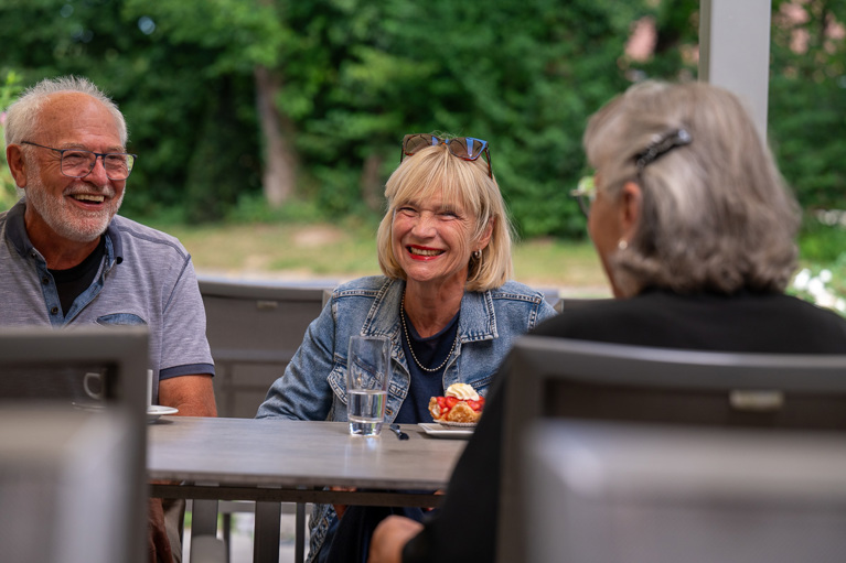 A group of people sitting at a table in a café