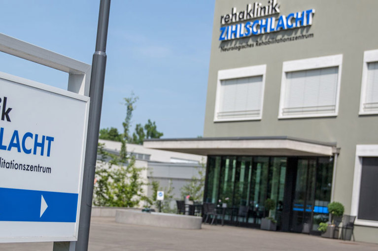 Haupteingang Rehaklinik Zihlschlacht