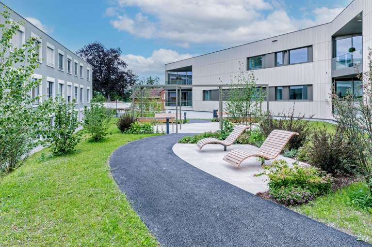 Innenhof der privaten Station Oasis in der Rehaklinik Zihlschlacht